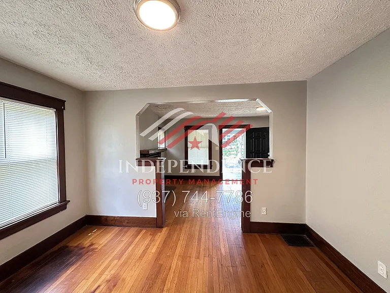 2720 Dwight Ave — Photo 5