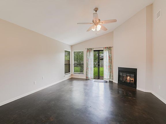 2nd image of 805 Live Oak Dr