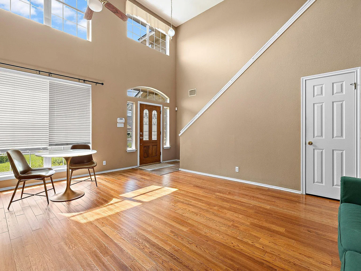 3 bed, 2.5 bath, 1636 sqft, $2,100 — Photo 4