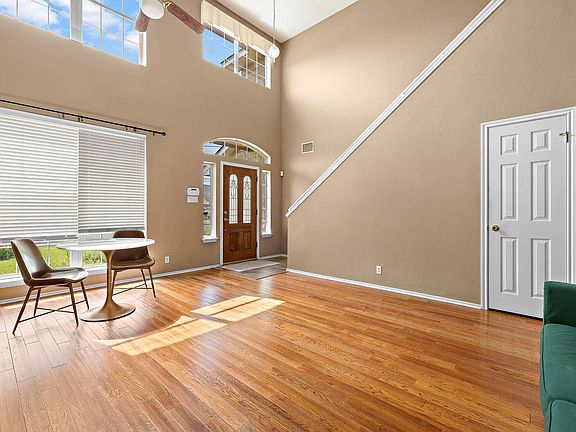 4th image of 400 Debora Dr