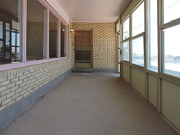 4th image of 2817 Tyler Ave
