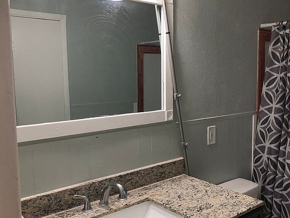 4th image of 615 E 55th St