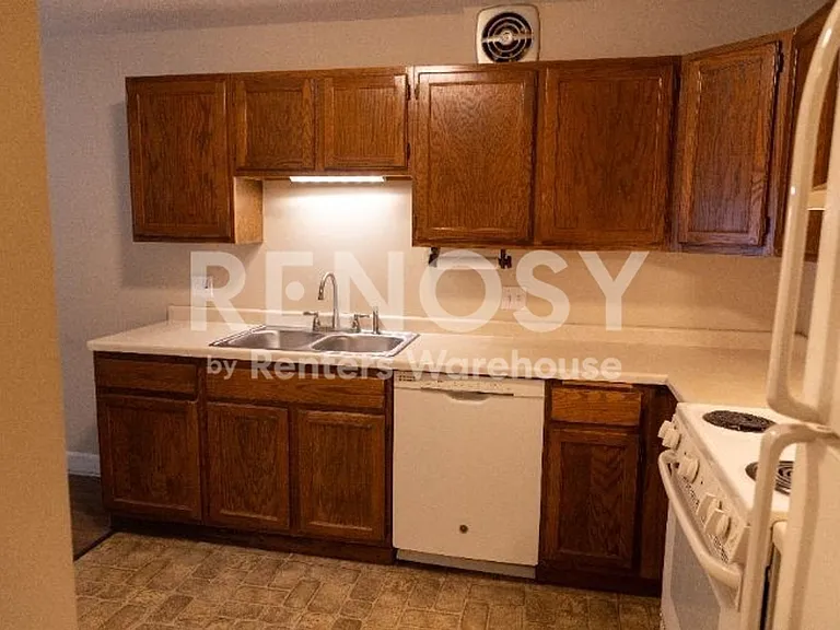 6615 Lake Shore Dr S #115 — Photo 9