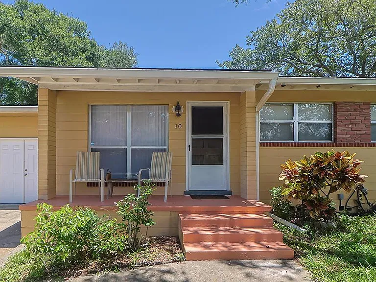 10 Barcelona Ave — Photo 2