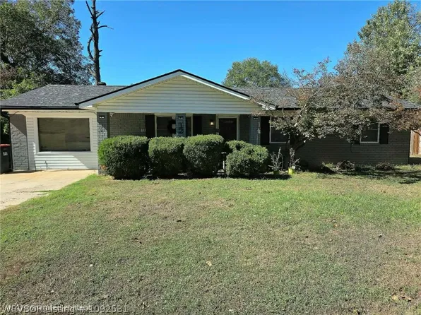 12 S 40th St, Van Buren, AR 72956