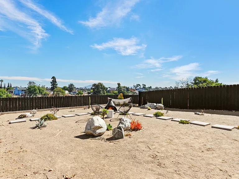 1803 Midvale Dr — Photo 21