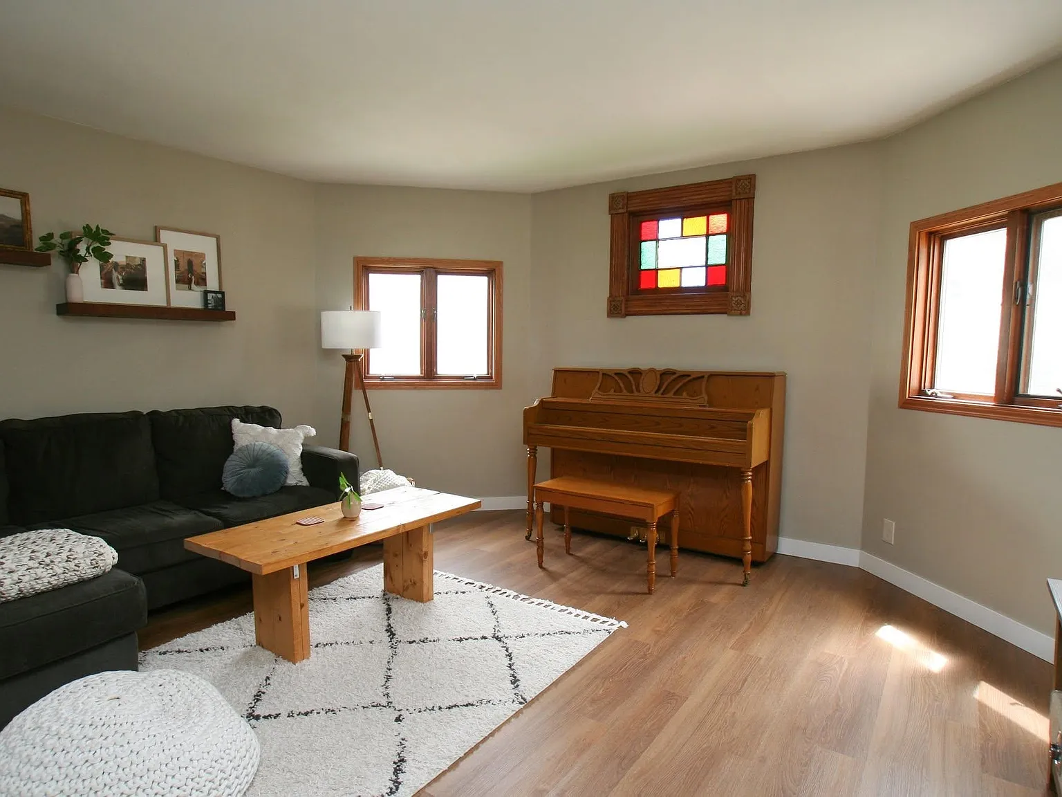 3 bed, 1.0 bath, 1744 sqft, $1,700 — Photo 2