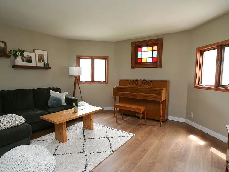 418 W Holmes St — Photo 2