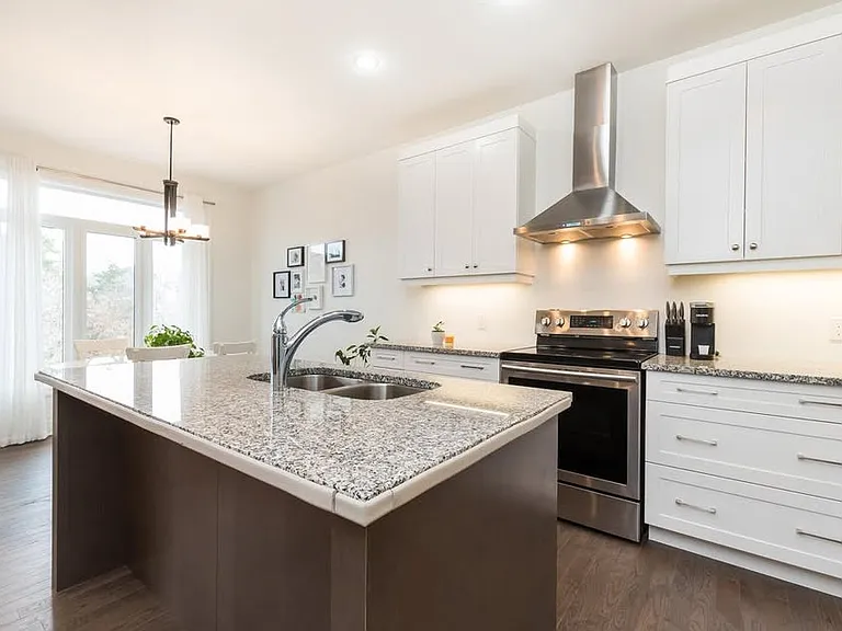 555 Sunningdale Rd E #5 — Photo 3