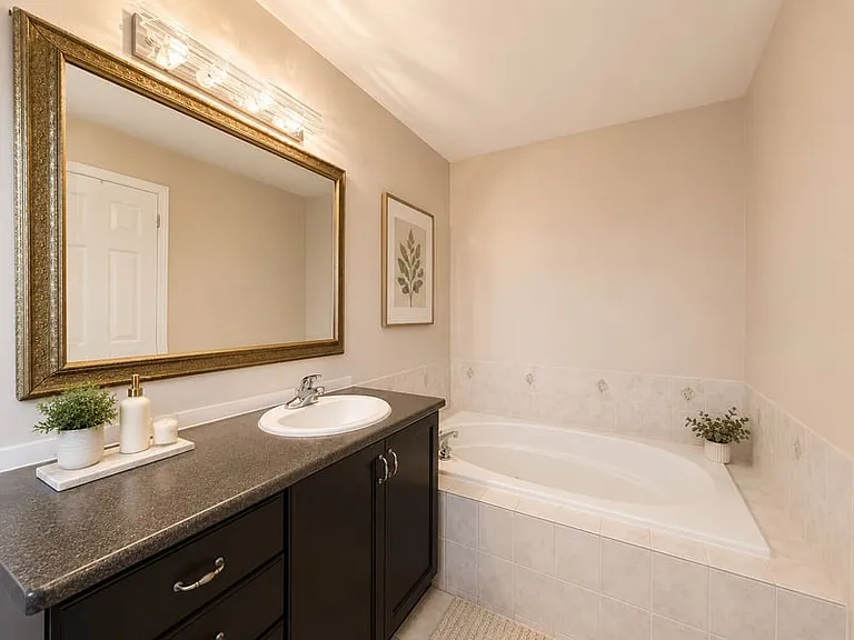 1622 Henri Lauzon St — Photo 8