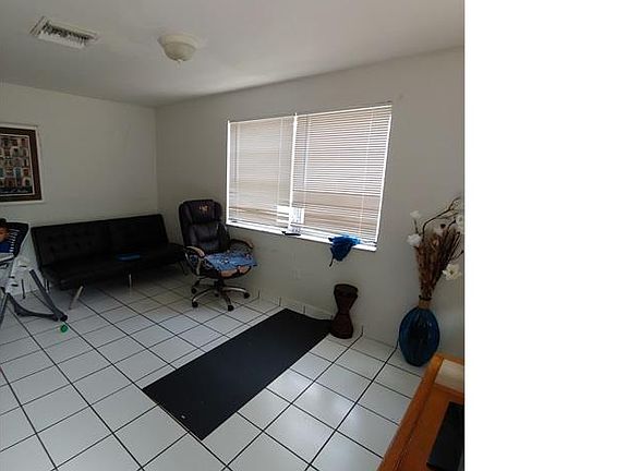 2nd image of 401 NW 46th St #4