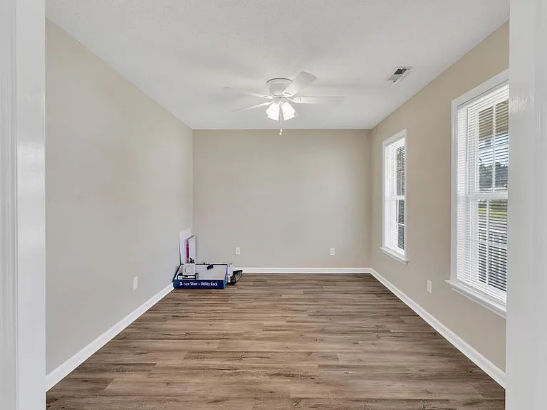 816 Commons Dr N — Photo 4