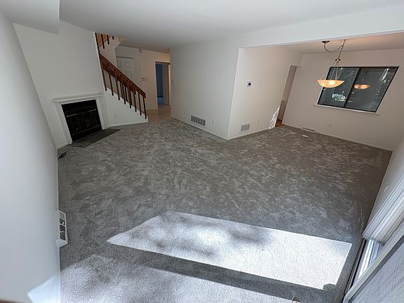 3rd image of 101 Elgin Ct