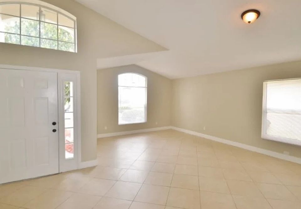 1st image of 978 California Woods Cir #1