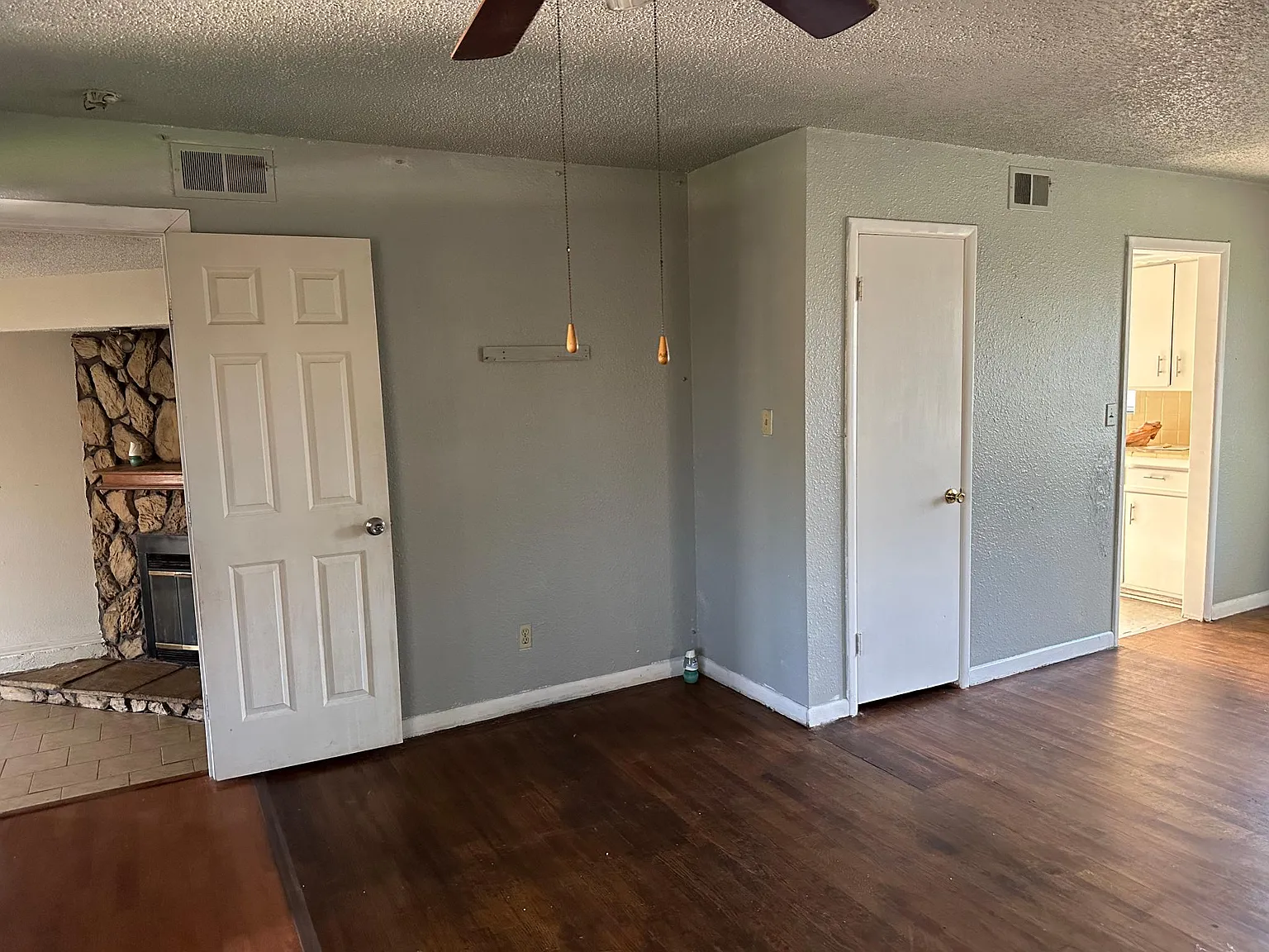 3 bed, 1200 sqft, $1,100 — Photo 4