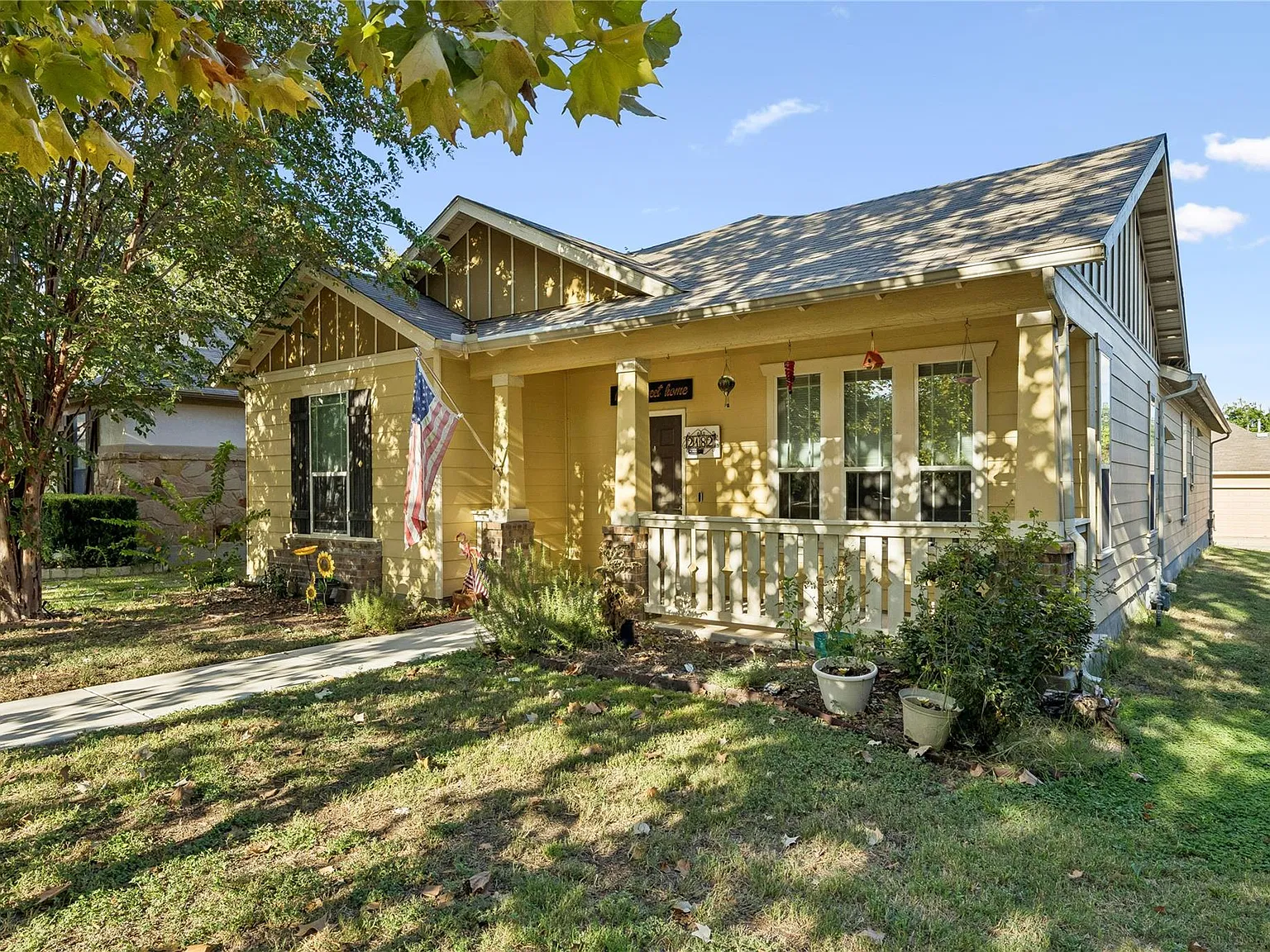 3 bed, 2.0 bath, 1597 sqft, $2,000 — Photo 1