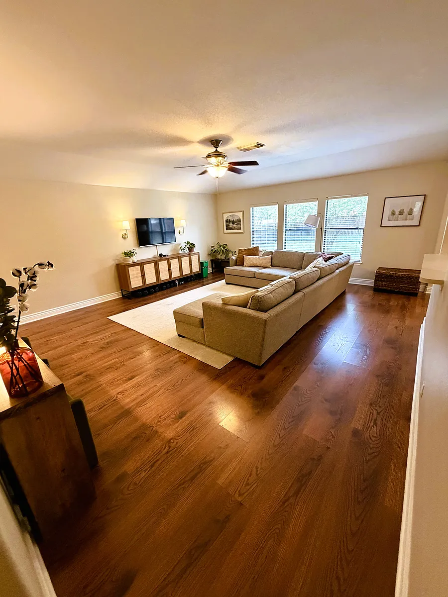 Open concept livingroom - 18507 Fourmile Crk