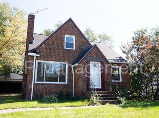 915 Clarence Rd, Cleveland Heights, OH 44121