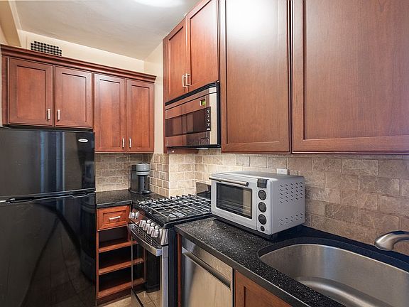 4th image of 120 E 90th St APT 2A