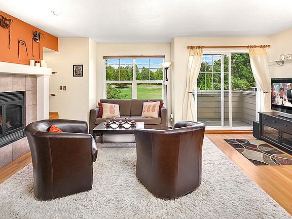 Light, Bright Family Room...