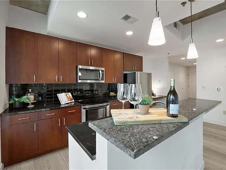 44 Peachtree Pl #428 — Photo 4