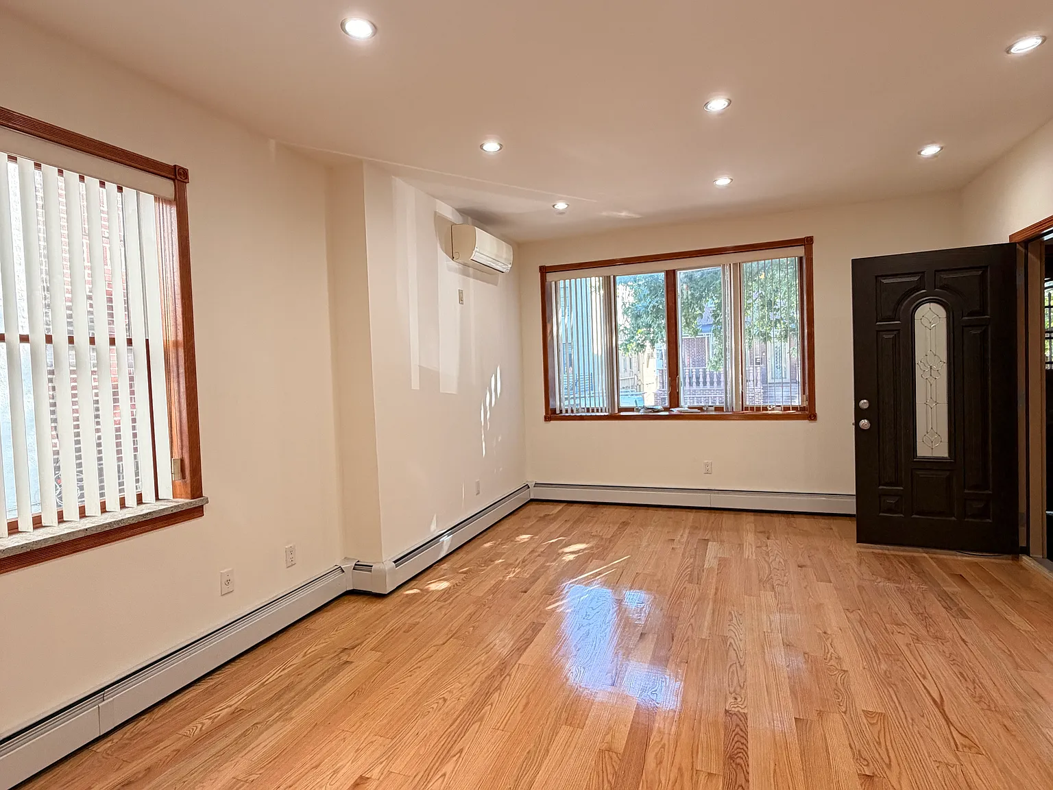 3 bed, 1200 sqft, $3,000 — Photo 2