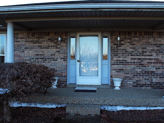2nd image of 387 Grandview Dr