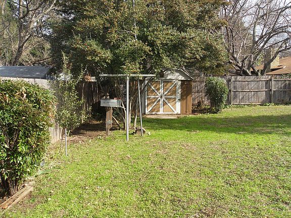 5th image of 608 Dogwood Cir