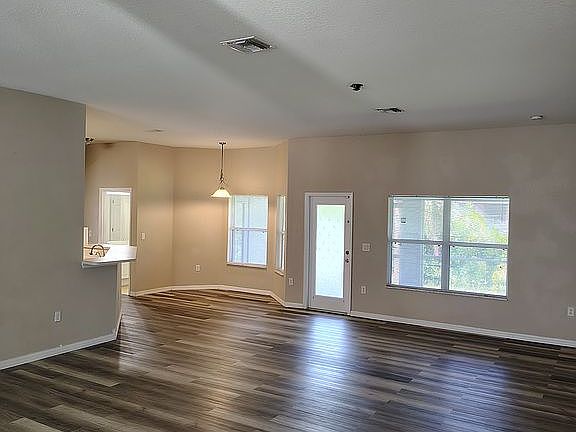 5th image of 2019 Wanda Ave N