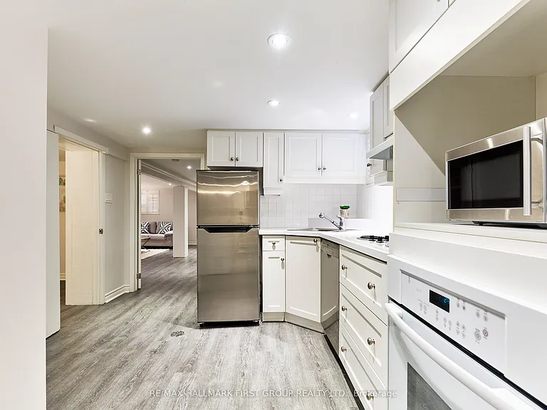 207 Bayview Heights Dr #LOWER — Photo 7