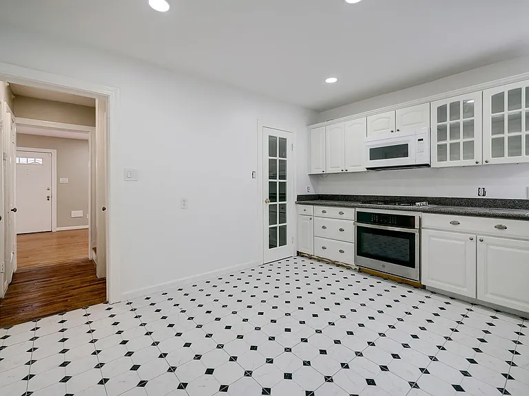 827 Le Green St — Photo 9