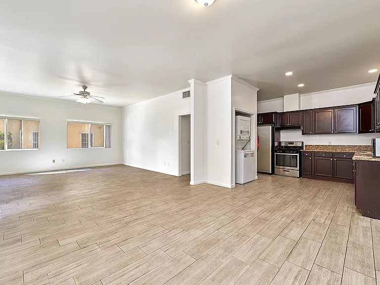 705 S Gramercy Pl — Photo 1