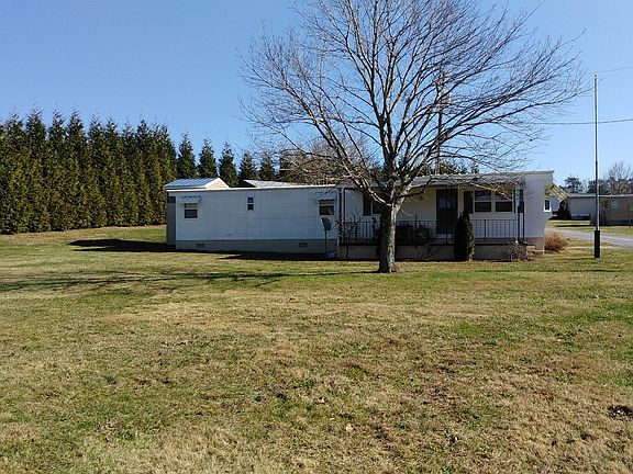 3rd image of 31 Maple Crest Ln
