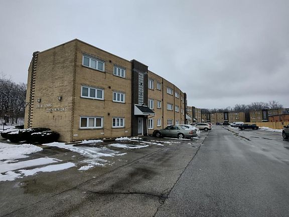 2nd image of 9508 S 86th Ave APT 303