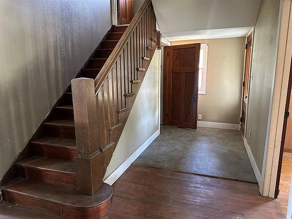 3rd image of 109 N Pine St