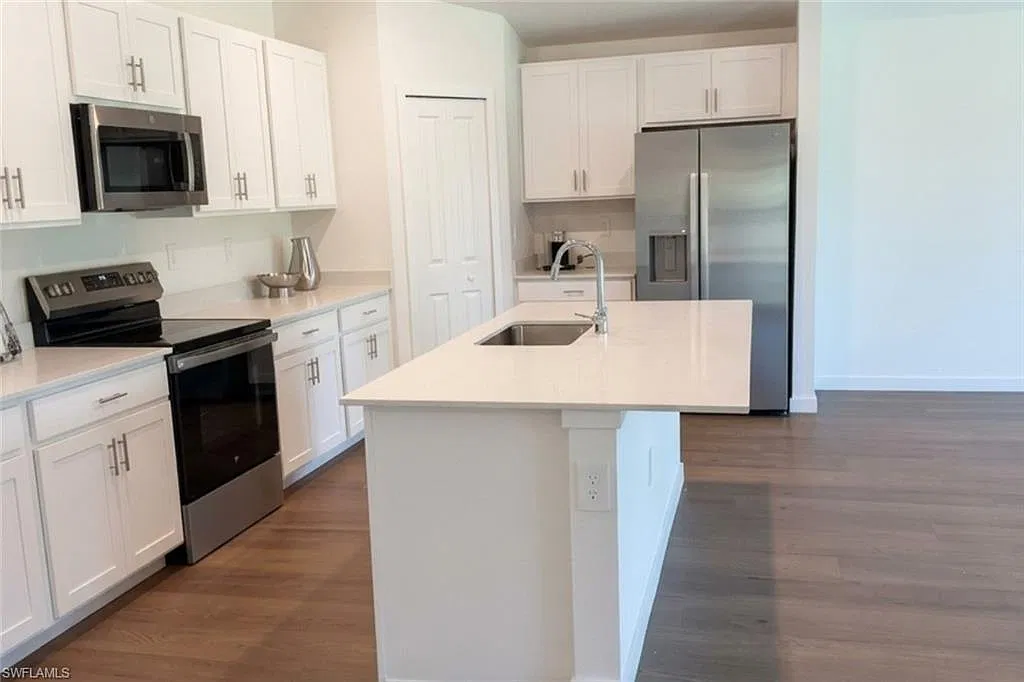 4 bed, 3.0 bath, 2174 sqft, $2,400 — Photo 3