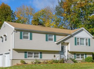 8 Pocono Ln, Danbury, CT 06810