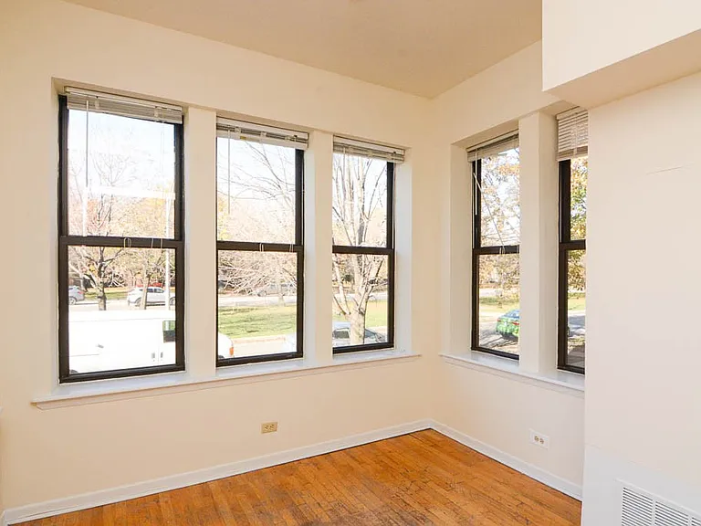2319 N Kedzie Blvd #F2 — Photo 8