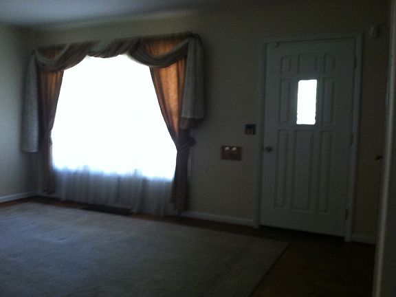 3rd image of 3687 Edgebrook Dr