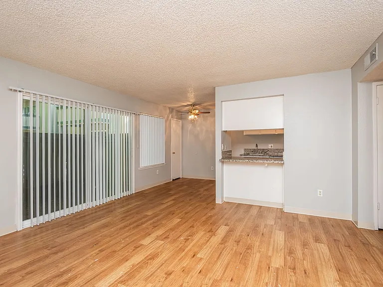 Redwoods at Mather Station Apartments — Photo 32