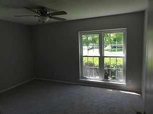 4th image of 8009 Parkdale Dr