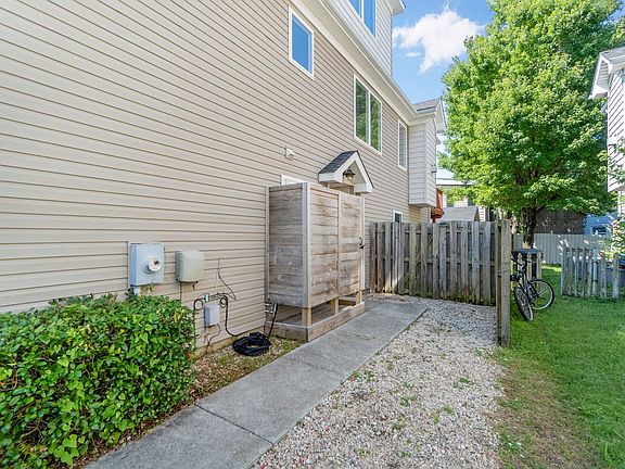 5th image of 4520 Coronet Ave
