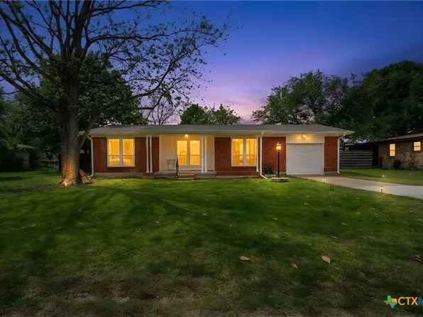 104 S Meadow Dr, Little River Academy, TX 76554