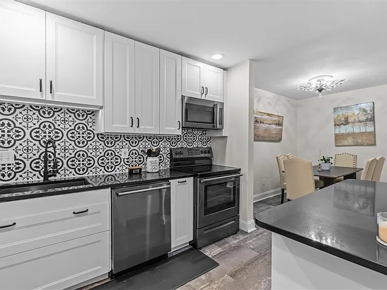 3412 Essex Ave #111 — Photo 7