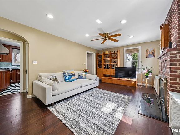 5th image of 453 Fort Lee Rd