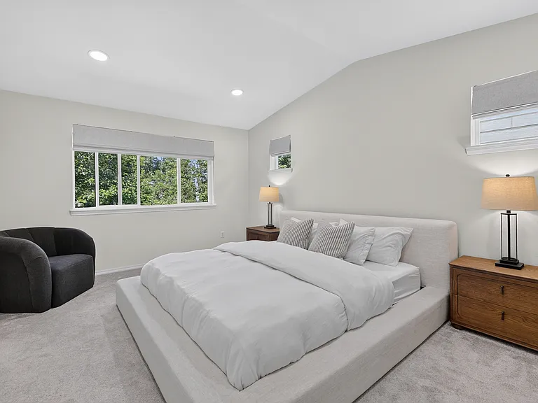 659 Vashon Pl NE — Photo 17