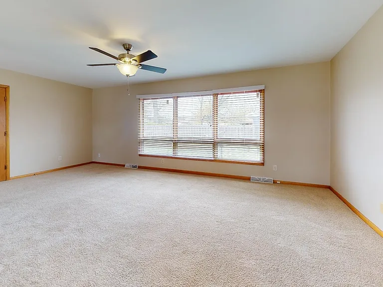 2409 Jackson St — Photo 5