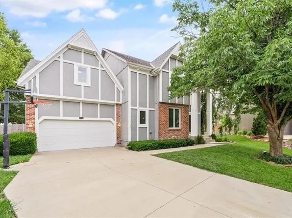 13156 S Hallet Ct, Olathe, KS 66062