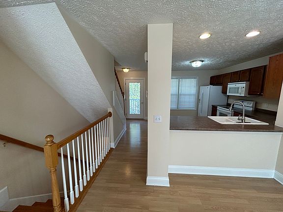 4th image of 640 Oak Tree Blvd NW