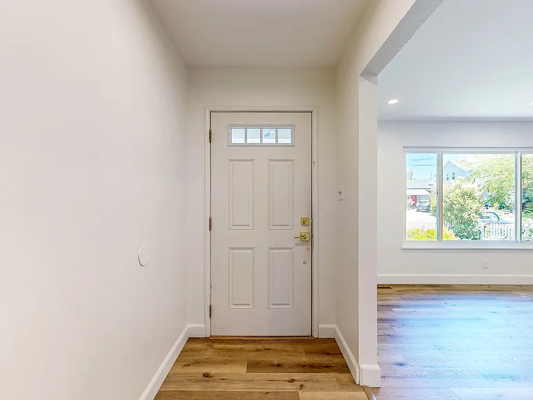 1925 Leafgreen Dr — Photo 5